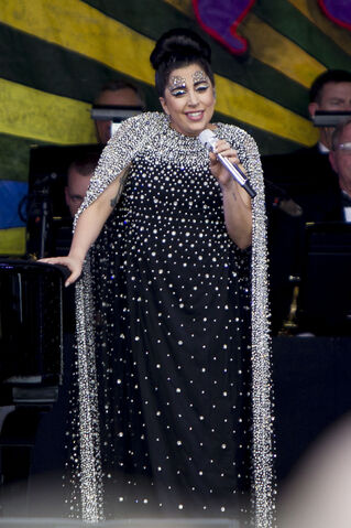 File:4-26-15 Cheek to Cheek Tour 004.jpg