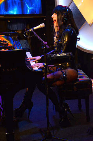 File:7-18-11 The Howard Stern Show 001.jpg
