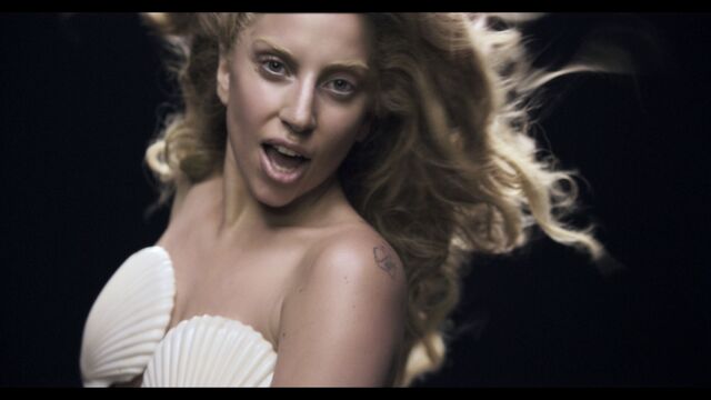 File:Applause Music Video 052.jpg