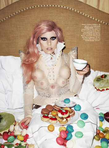 File:Harper's Bazaar US May 2011 163.jpg