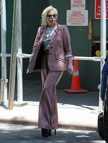 File:6-25-15 Leaving Bikram Yoga in NYC 001.jpg