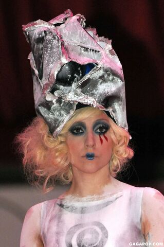 File:11-14-09 Performing at MOCA Gala 1.jpg