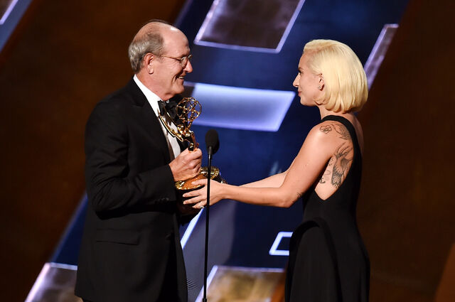 File:9-20-15 Presenting at 67th Primetime Emmy Awards 003.jpg