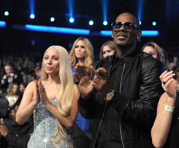 File:Ladygaga-ama2013-audience-005.jpg