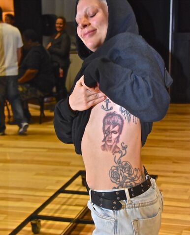 File:02-14-2016 at The GRAMMYs rehearsal. David Bowie Tatoo.jpg