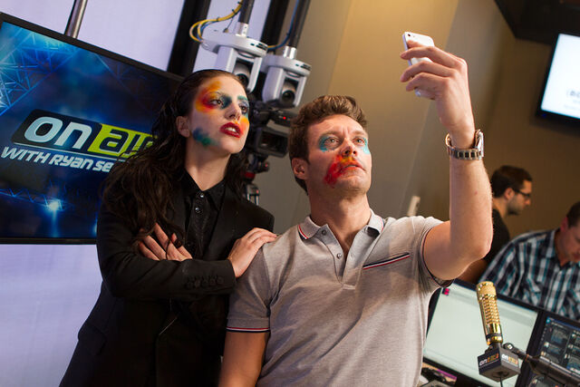 File:8-12-13 KIIS FM 003.jpg