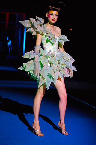 File:Thierry-mugler-spring-2008-dress-profile.jpg
