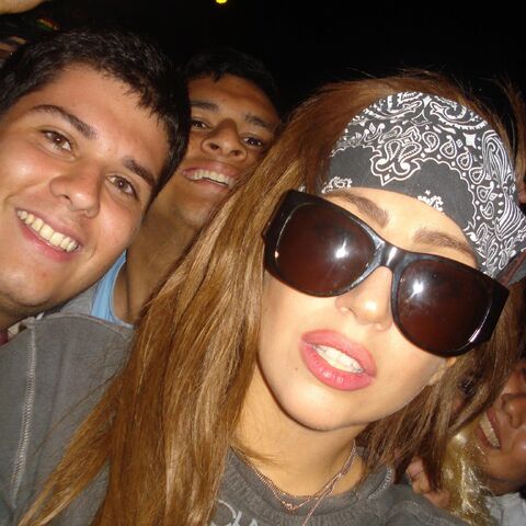 File:11-23-12 With fans in Peru 002.jpg