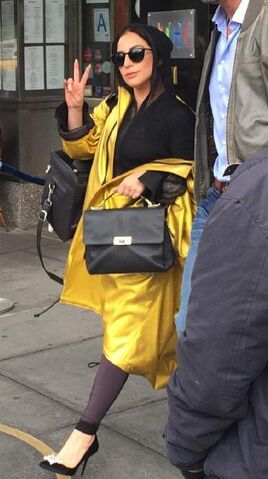 File:5-9-15 Leaving her apartment in NYC 001.jpg