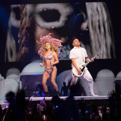 File:5-13-14 MANiCURE artRAVE the ARTPOP ball.jpg