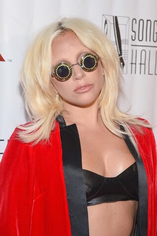 File:6-18-15 Red carpet at Songwriters Hall Of Music in NYC 003.jpg