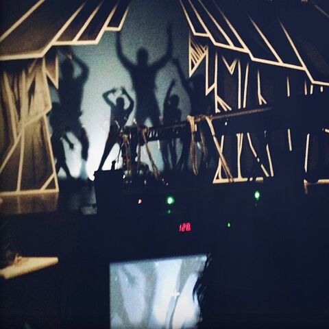 File:7-17-13 Applause BTS 005.jpg