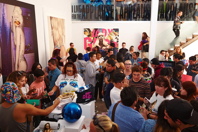 File:ARTPOP POP UP 005.jpg