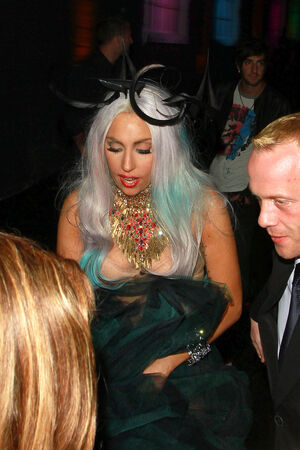 File:9-13-10 Leaving MTV After Party 001.jpg