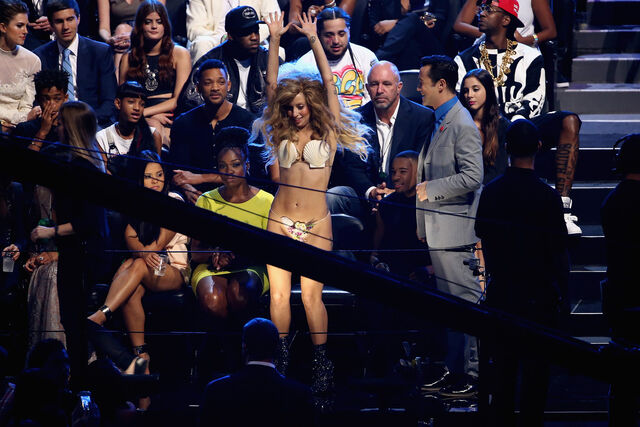 File:8-25-13 MTV VMA's Audience 004.jpg