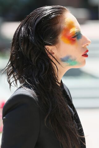 File:8-12-13 Arriving at The Ryan Seacrest Show 002.jpg
