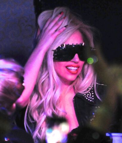 File:11-04-16 Kennedy Lounge Tampa.jpg