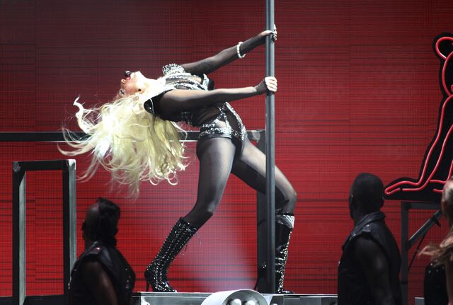 File:2011-09-25-23-03-25-5-lady-gaga-took-the-iheartradio-music-festival-by-s.jpg