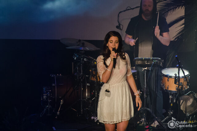 File:Lana-del-rey-vicar-street-dubin-33.jpg
