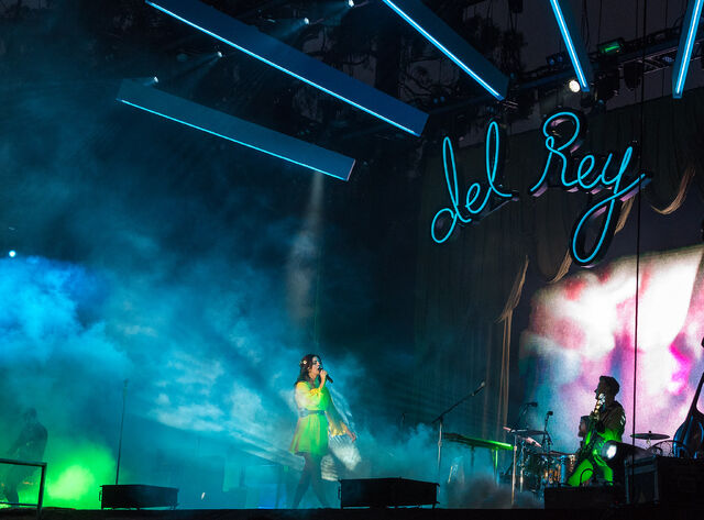 File:Outsidelands2016-lanadelrey-davidbrendanhall-03.jpg