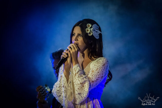 File:Lana-del-rey 28310252211 o.jpg