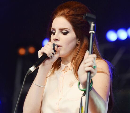 File:Lana-del-rey-lovebox-festival-day-2-05.jpg
