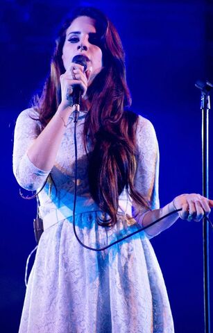 File:Lana-del-rey-latitude-festival-2012-day-1-04.jpg