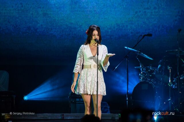 File:Lana-Del-Rey-Park-Live-Moscow-10.07.2016-4.jpg