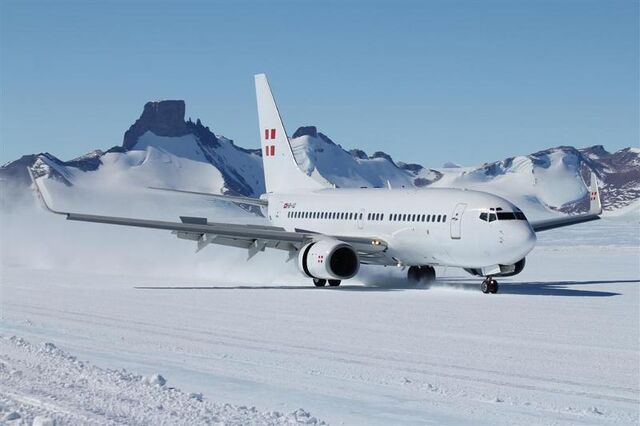 File:737 arctic.jpg