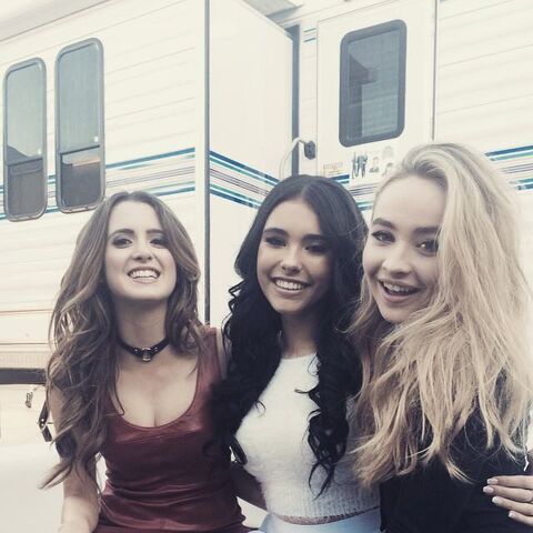 File:Laura with Sabrina Carpenter.jpg