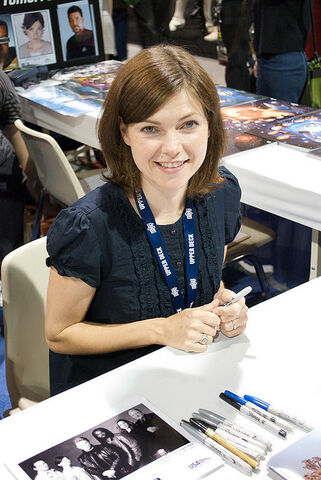 File:Nicole De Boer.jpg