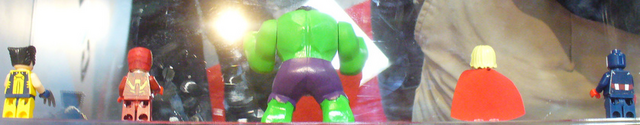 File:Back of marvel minifigs.png