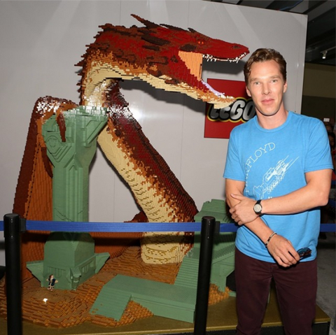 File:Benedict-cumberbatch-lego-dragon-smaug-sdcc-2014-wb-booth-530x529.png