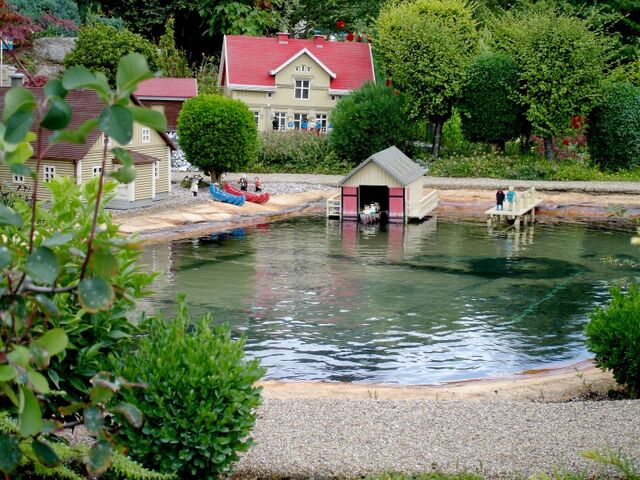 File:Lego Boathouse.jpg