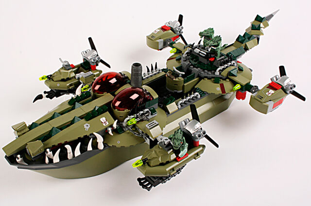 File:102-Croc-Boat.jpg