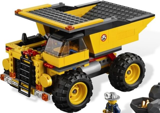 File:Mining Truck.jpg