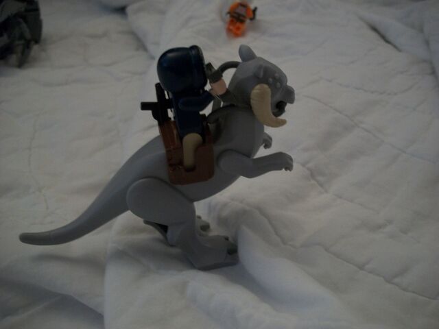 File:Han Solo on Wampa.jpg
