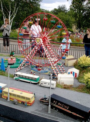 File:Lego Ferris Wheel.jpg