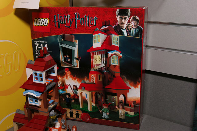 File:Burrowtoyfair16.jpeg