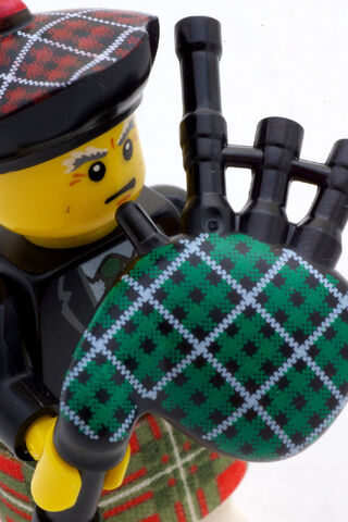 File:Bagpiper-bagpipes.jpg