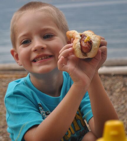 File:Kingston at the lake house.jpg