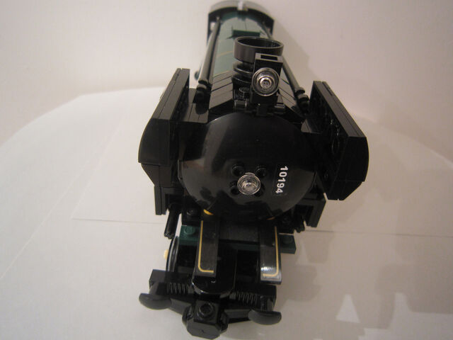 File:10194 Front of Train.jpg