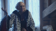 Cruella premier manteau fourrure.png