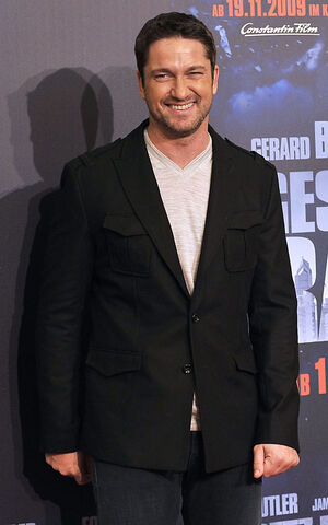 File:Gerard-butler-in-levi-1.jpg