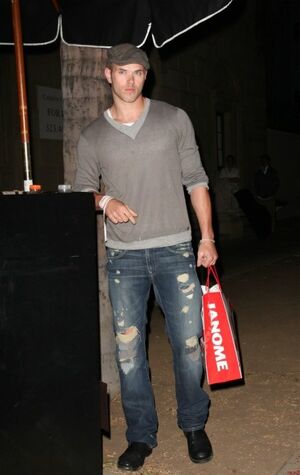 Kellan-lutz-levis-fashion-show-at-social-night-club-JT-2