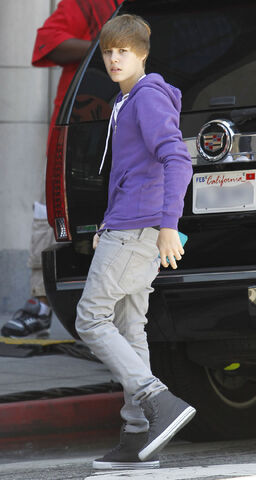 File:Justin-Bieber-Levis.jpg