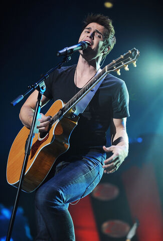 File:Kris+Allen+Z100+Jingle+Ball+2009+Show+xWID1CkfYizx.jpg