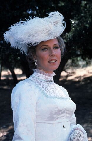 File:Carolinedress.jpg