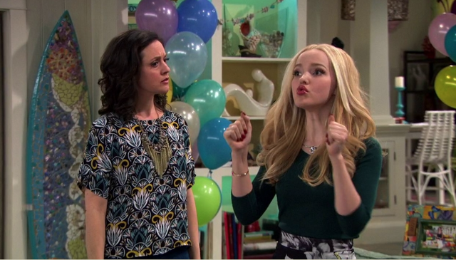 File:Karen & Liv (4x01).png
