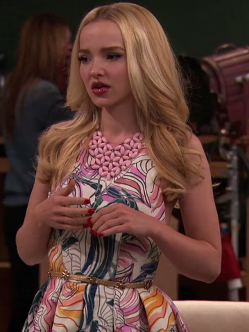 File:Dove Cameron Finale 2.png